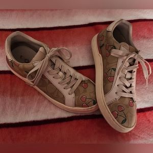 Coach Clip Low Top Sneaker In Signature With Heart Cherry Print